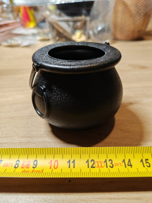 Heksenketeltje (plastic) gevuld met diverse edelstenen